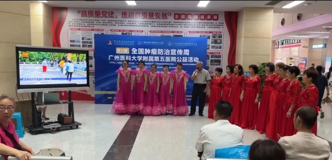 ▲ 广州康复乐园抗癌明星们合唱会歌《困难怕什么》 ▲ 广州康复乐园抗癌明星们合唱会歌《困难怕什么》
